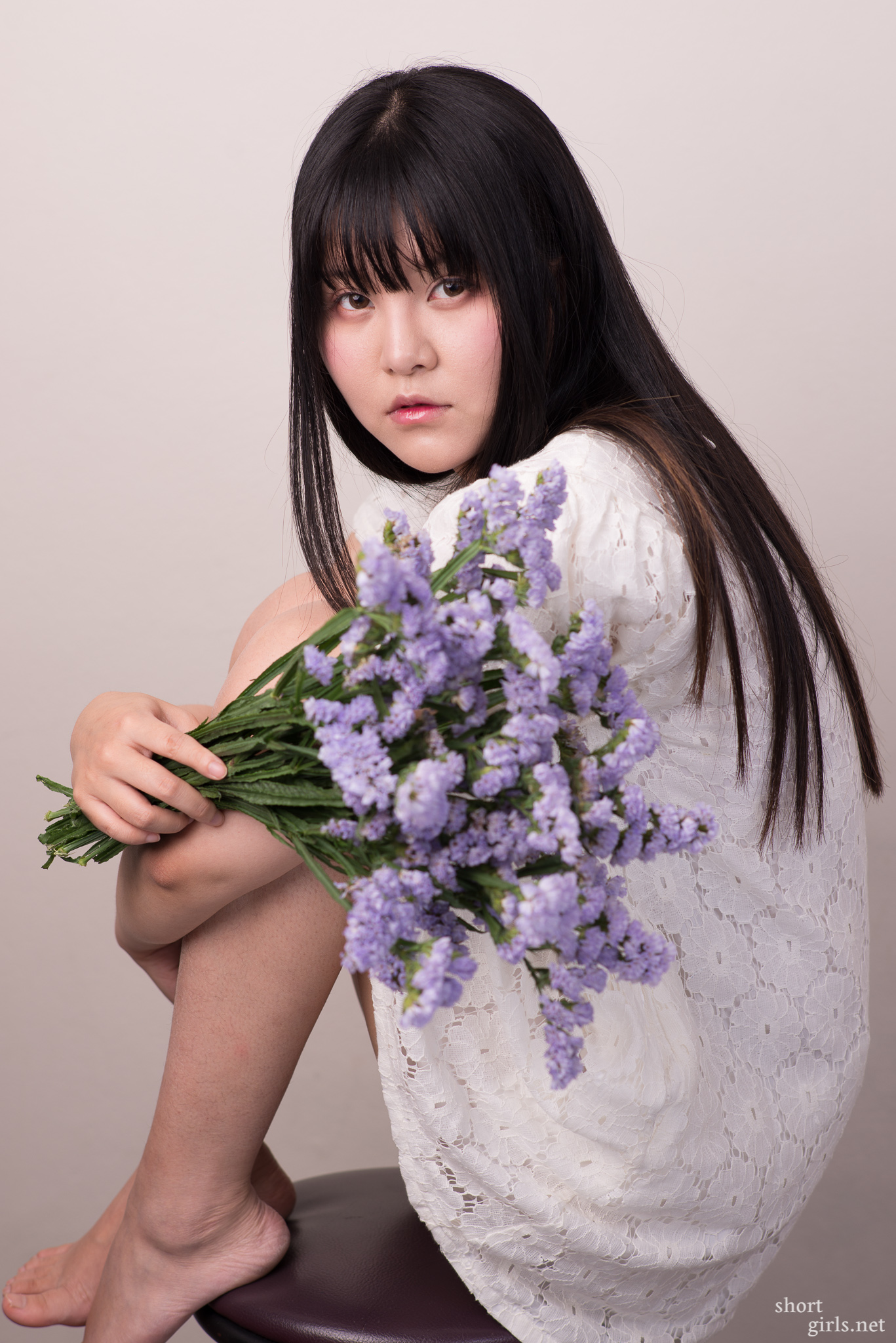 Mikado – Girl with flowers
